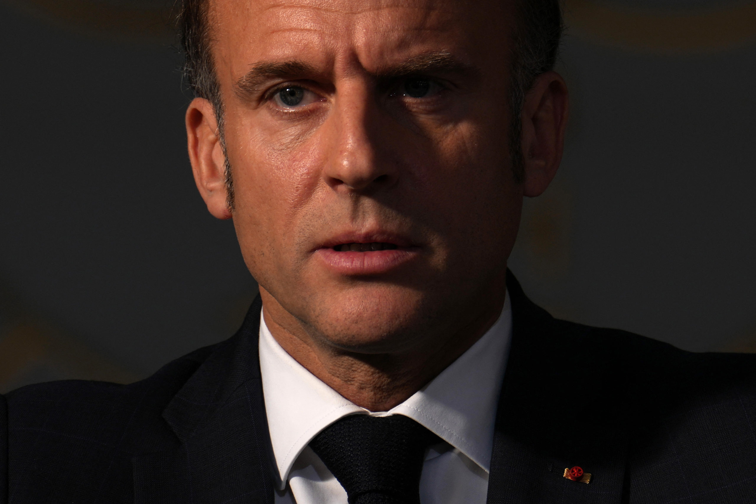 Emmanuel Macron anunță măsuri ferme pentru stoparea protestelor din Franța