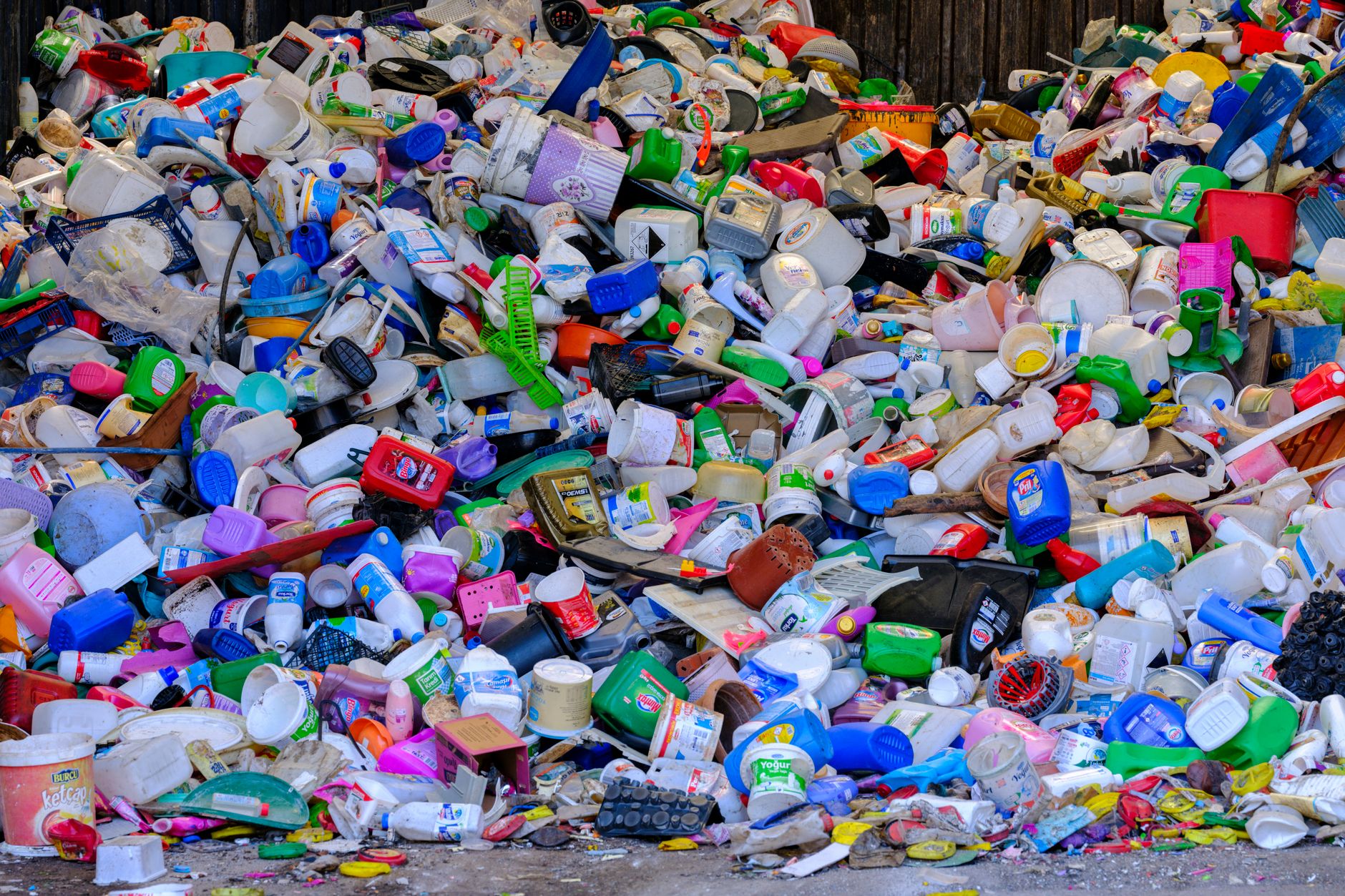 România a plătit aproape un miliard de euro către UE pentru plasticul care nu a fost reciclat