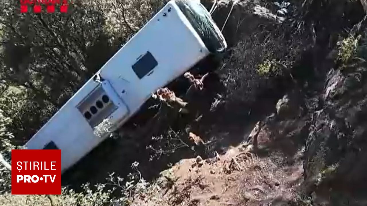 Accident grav lângă Barcelona: un autocar a căzut într-o râpă de la 20 de metri