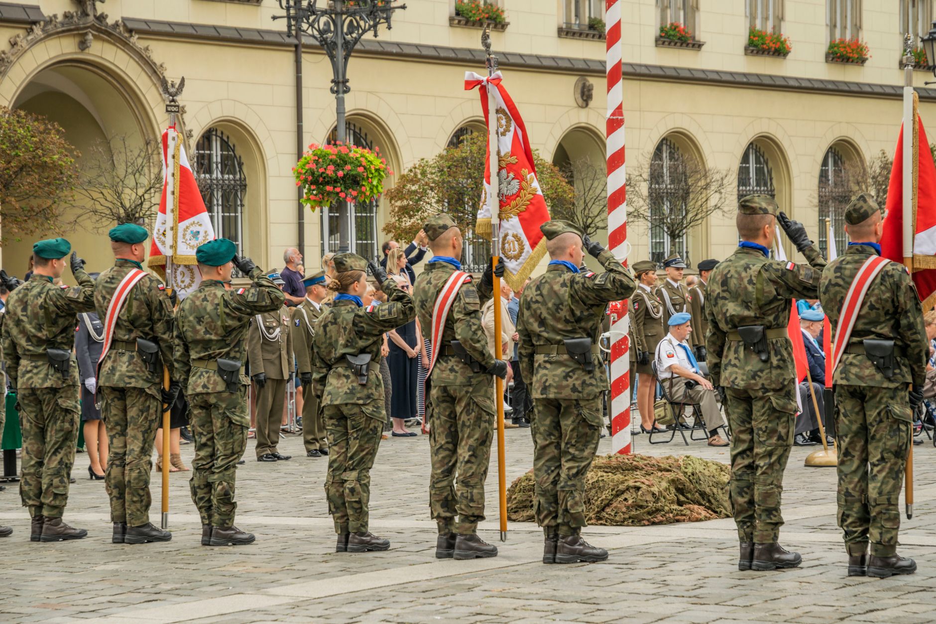 Mesaj ferm al celor cinci principale puteri europene către Paris: Europa trebuie să preia mai multă responsabilitate în NATO