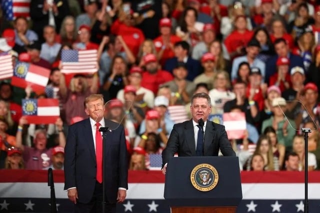 Controverse în Germania după ce șeful Audi a apărut alături de Donald Trump la un miting