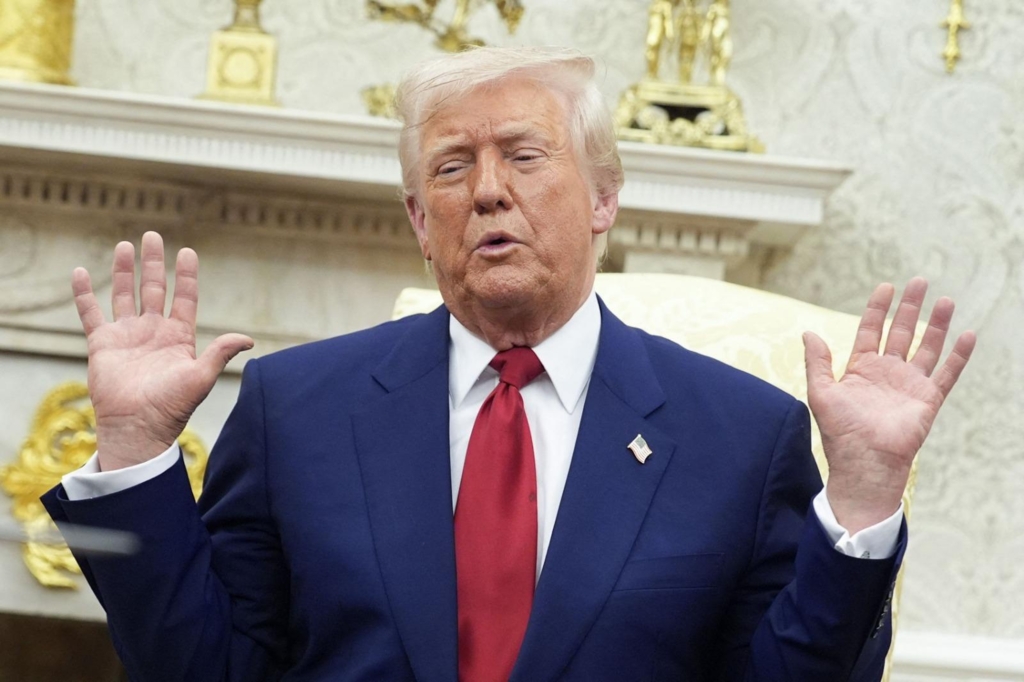 Donald Trump ripostează dur după glumele lui Barack Obama despre renovările Casei Albe