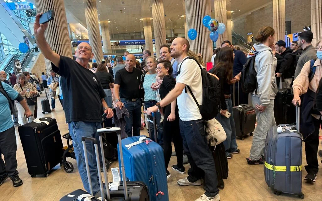 Mii de israelieni revin din străinătate pentru a vota: atmosferă de sărbătoare la Aeroportul Ben Gurion