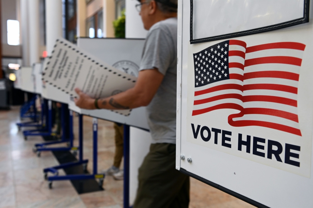 O curte federală a respins solicitarea administrației Trump de a anula 20.000 de voturi în California