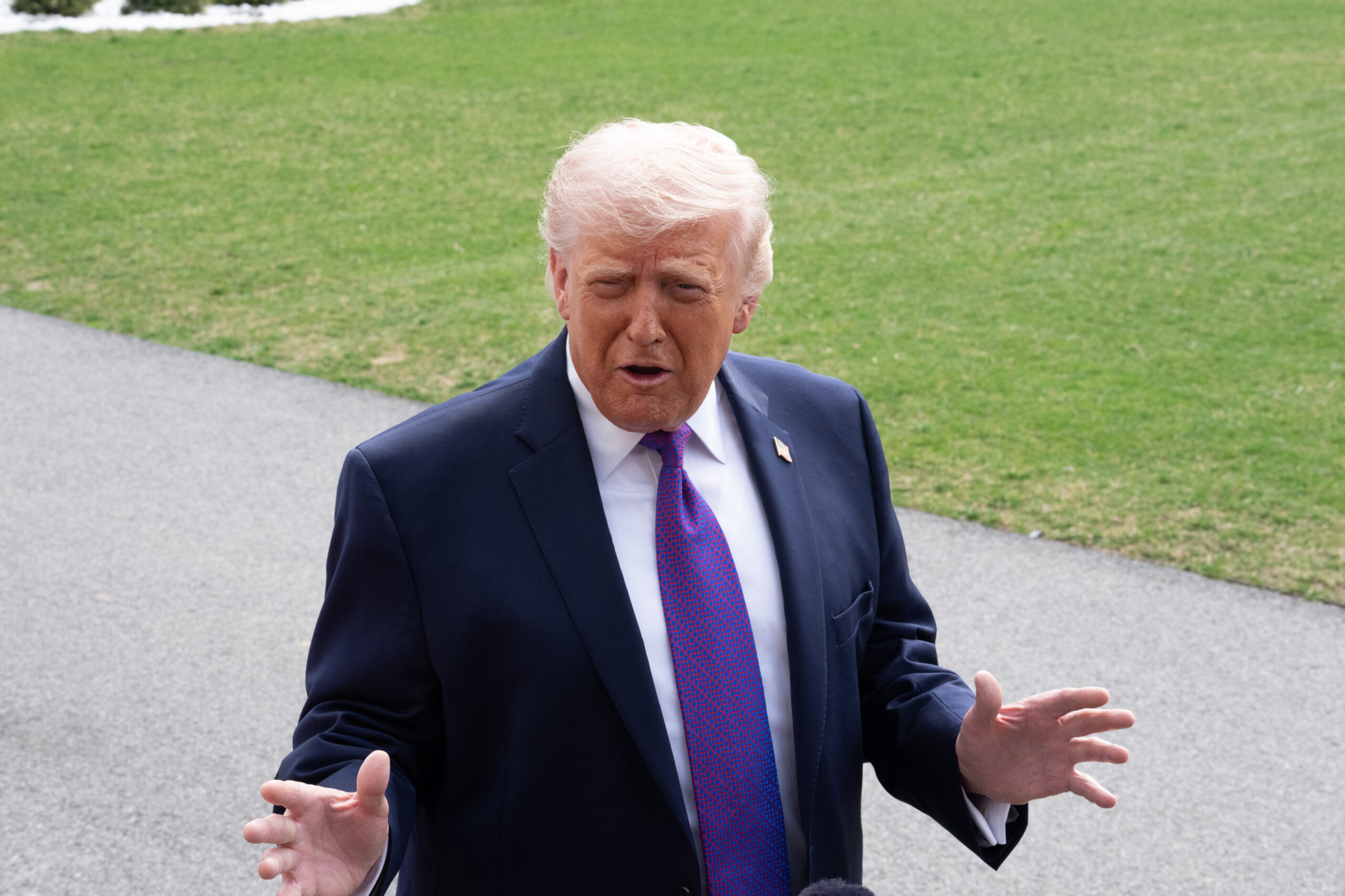 Donald Trump promite o recompensă de un milion de dolari pentru denunțarea fraudelor electorale