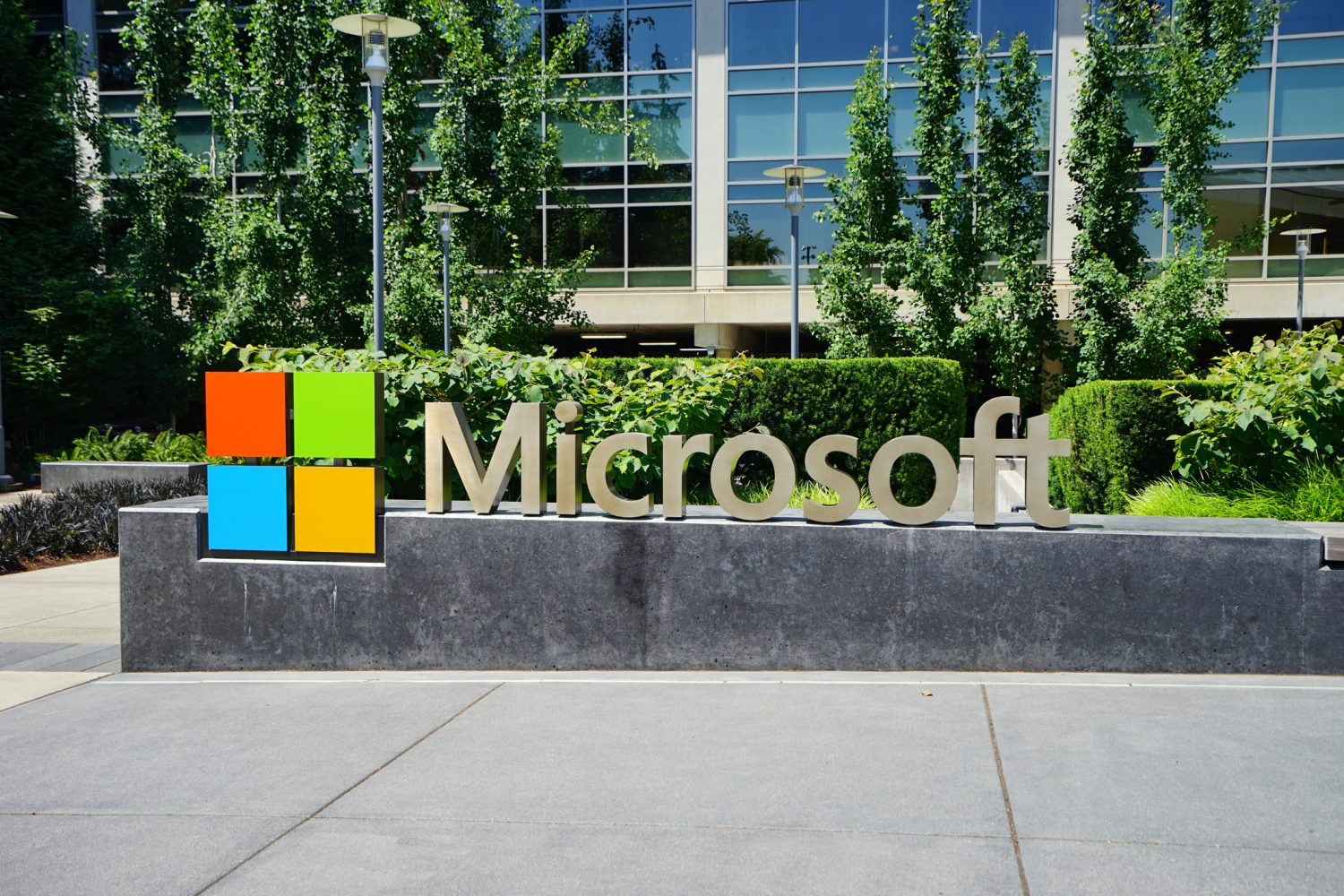 Microsoft implementează un program de concedieri voluntare pentru peste 60.000 de angajați la nivel global