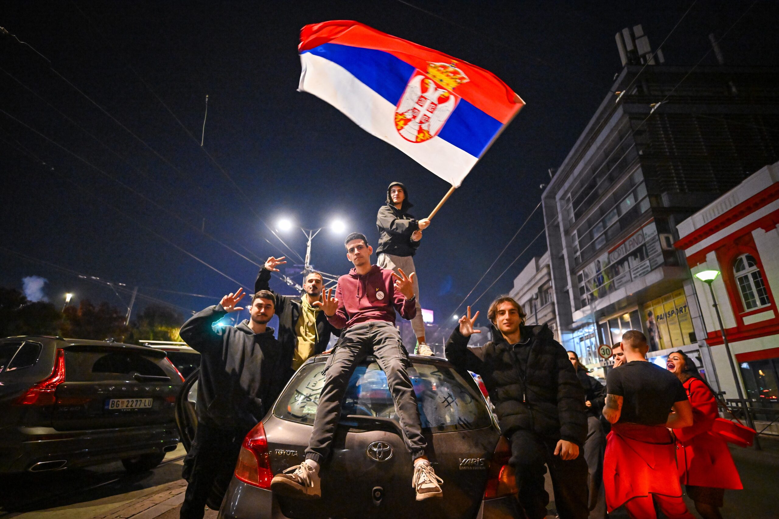 Serbia intră într-o nouă eră politică după victoria mișcării studențești la alegerile parlamentare