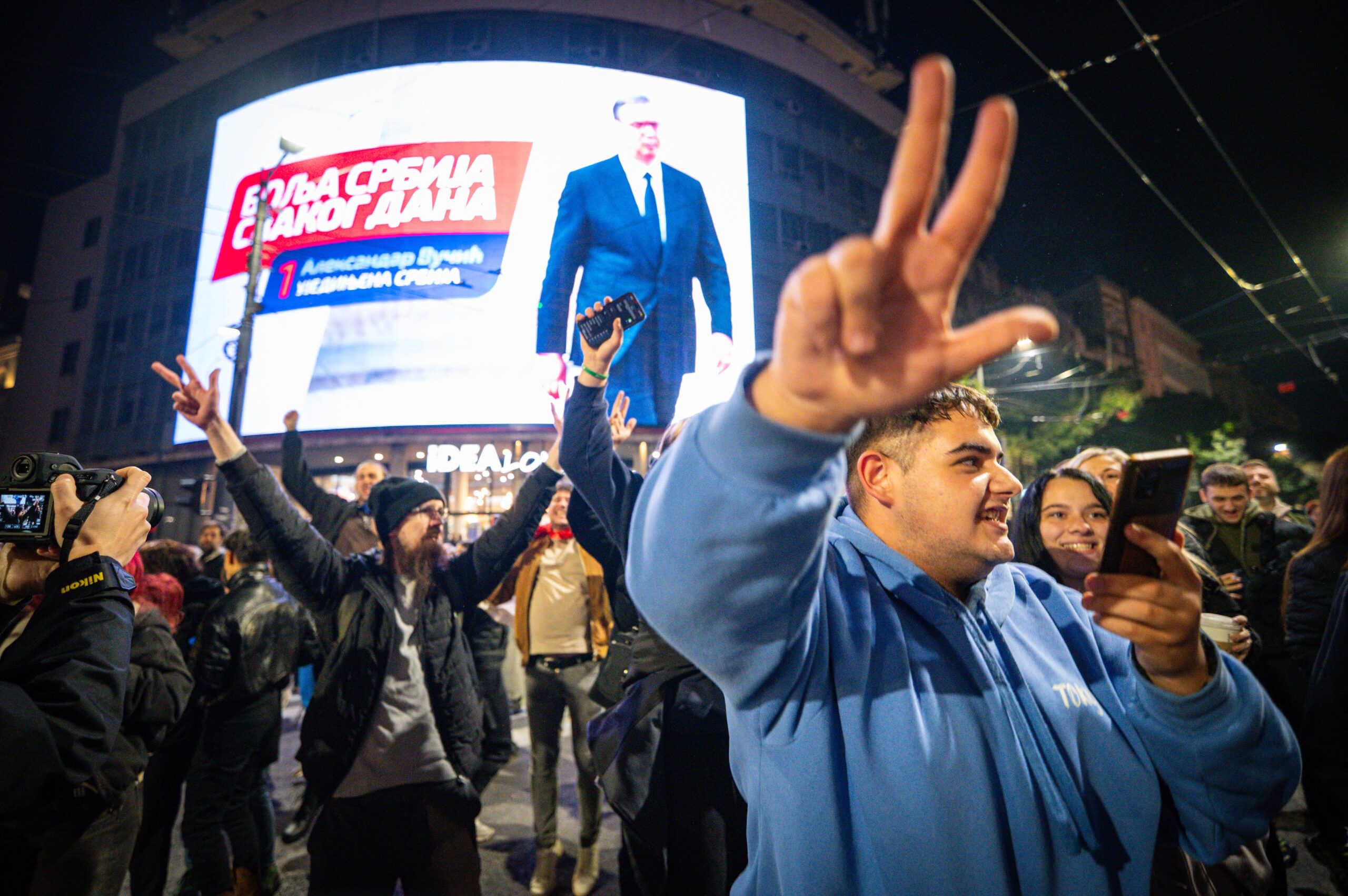 Manifestanți sârbi au pătruns în forță într-o televiziune susținută de Aleksandar Vucic
