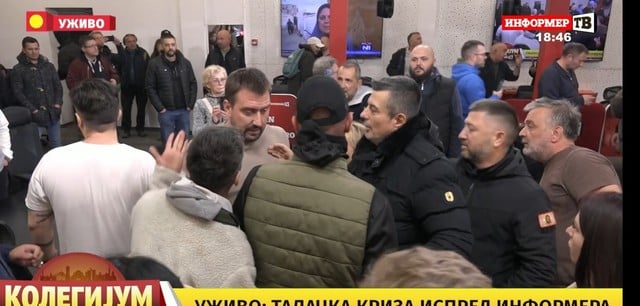Protestatari sârbi au pătruns într-o redacție de televiziune pro-Vucic, cerând arestarea redactorului-șef