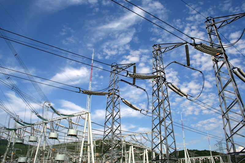 Miniștrii de Finanțe din UE discută impunerea unei taxe pe profiturile companiilor energetice