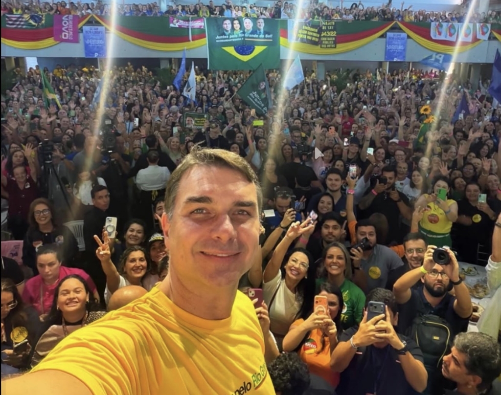 Senatorul brazilian Flavio Bolsonaro a fugit în SUA după înfrângerea la alegeri și acuzațiile de spălare de bani