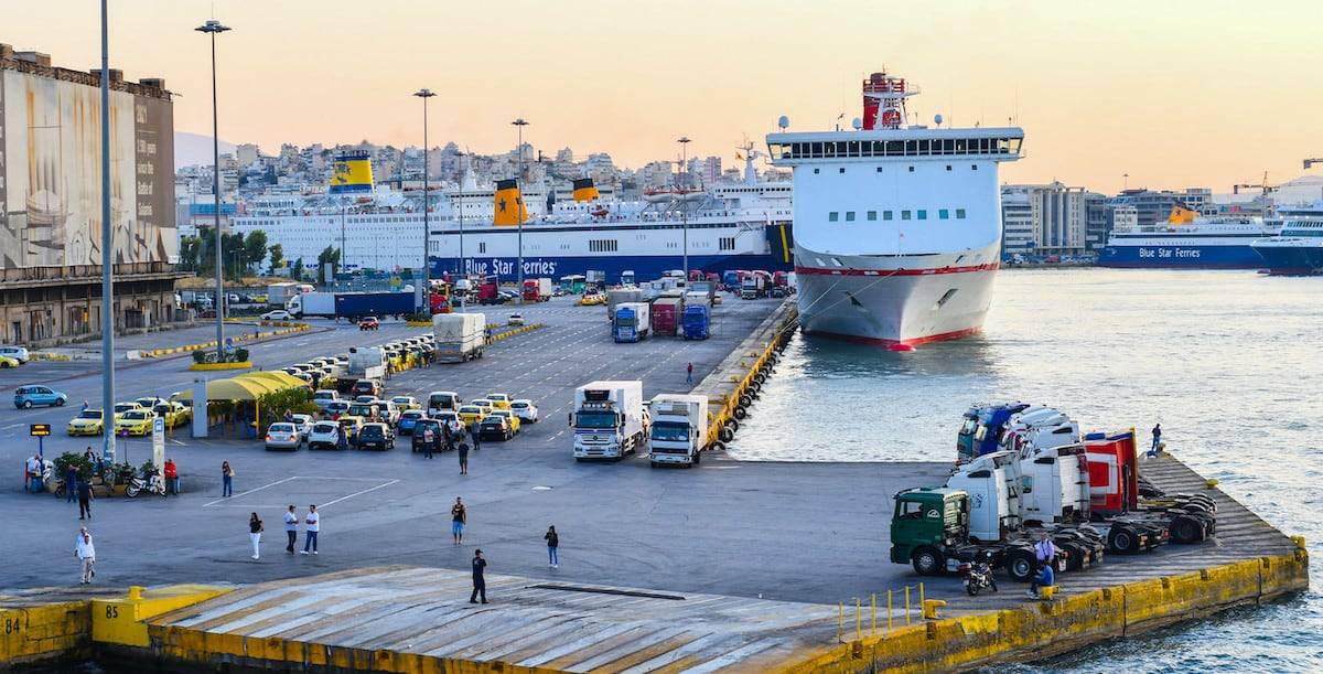Bulgaria negociază achiziționarea unei participații în portul grecesc Kavala