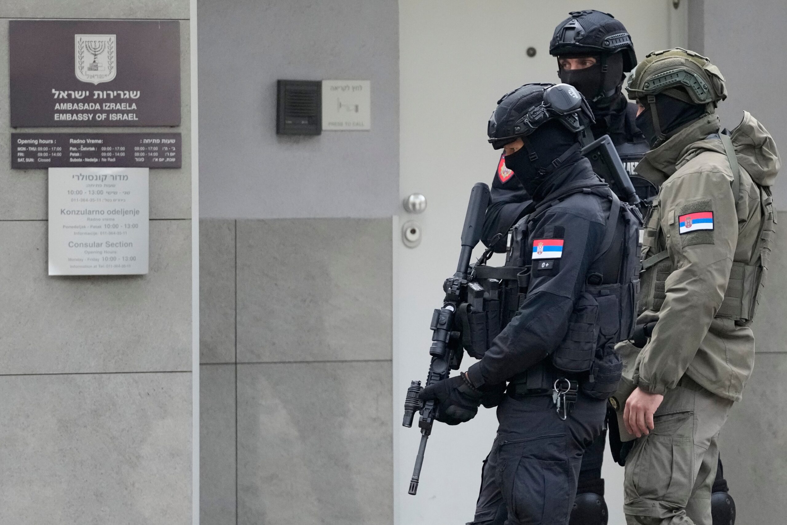 Atac terorist în fața Ambasadei Israelului de la Belgrad: un minor a fost ucis de un jandarm