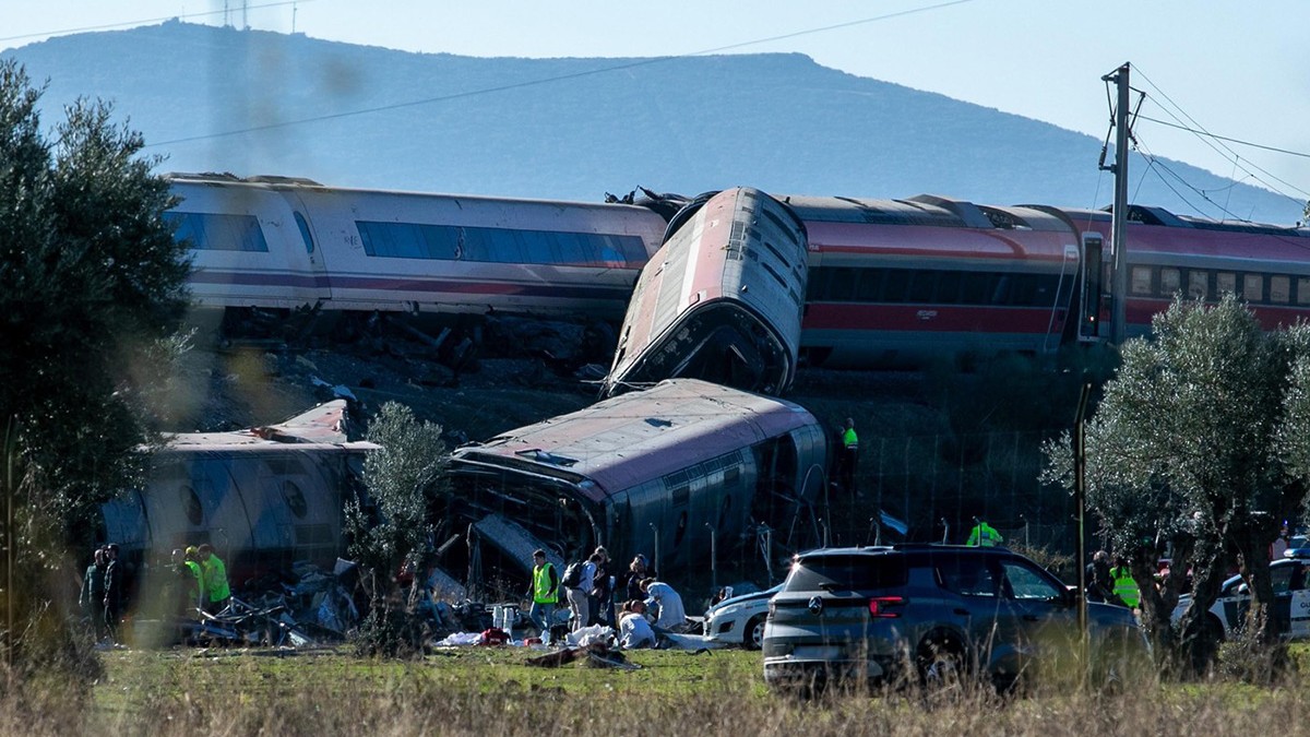 Tragedie feroviară în Spania: Un tren de mare viteză a lovit din spate o garnitură Iryo, provocând prăbușirea vagoanelor