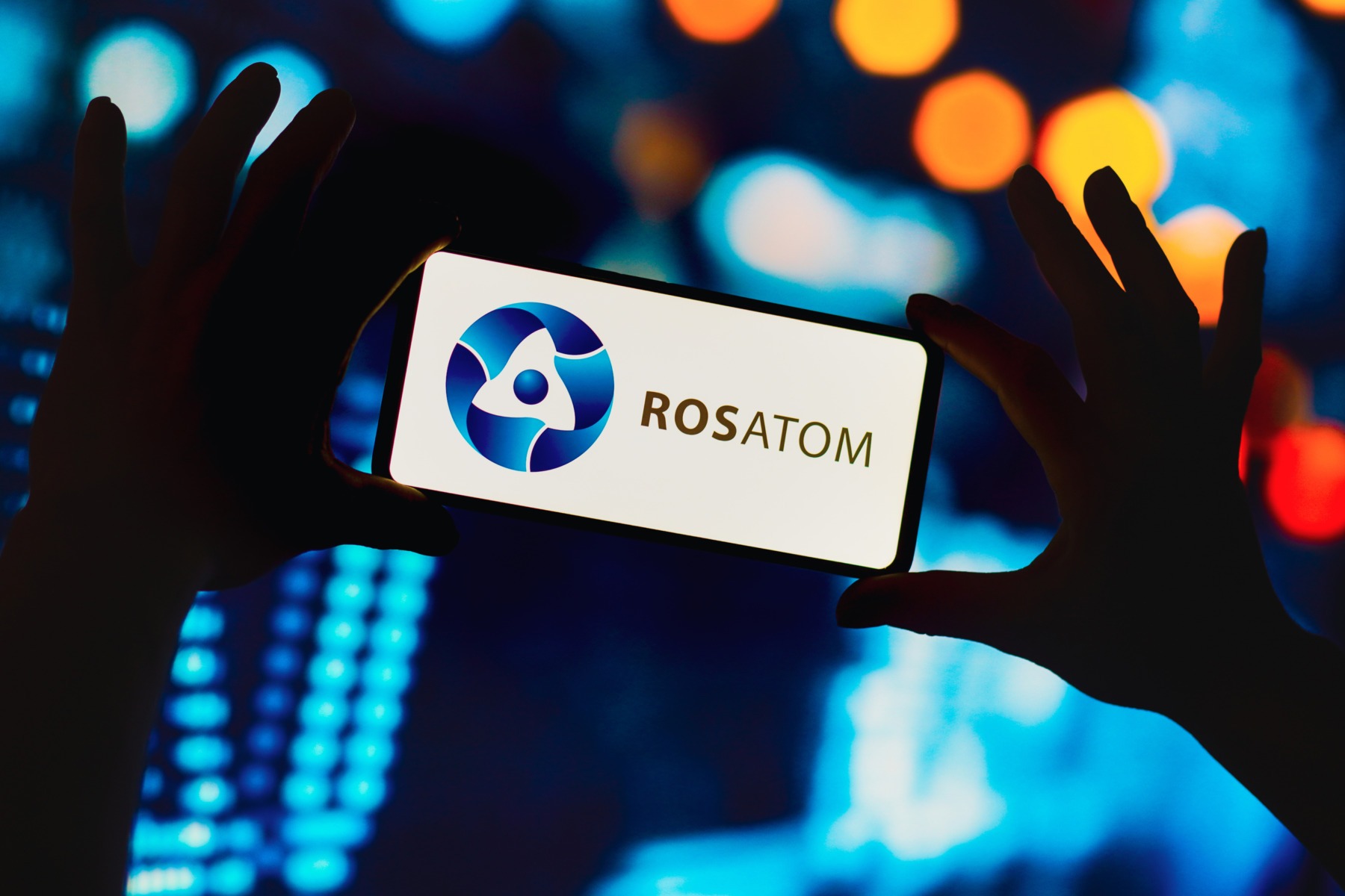 Grupul rus Rosatom negociază furnizarea de centrale nucleare plutitoare către patru țări africane
