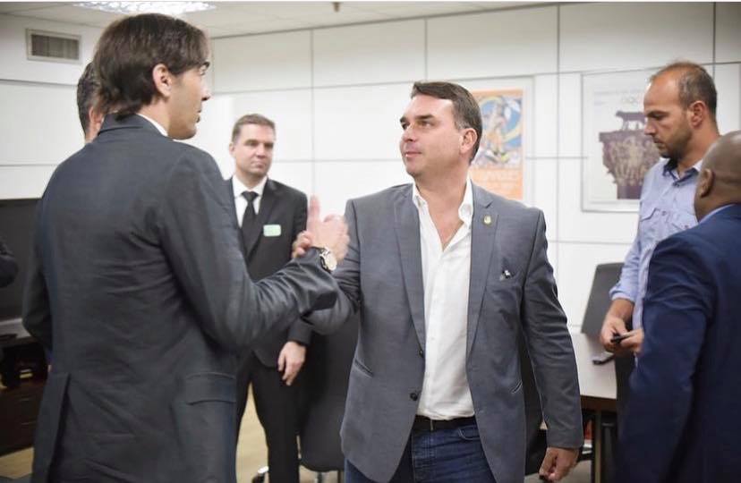 Flávio Bolsonaro și familia sa au ajuns în Miami după plecarea din Brazilia