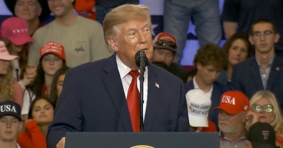 Donald Trump atacă energia regenerabilă: panourile solare și turbinele eoliene sunt periculoase pentru animale