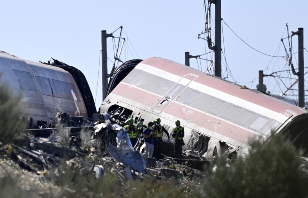 Tragedie feroviară în Spania: Coliziune între două trenuri de mare viteză a provocat cel puțin 68 de morți