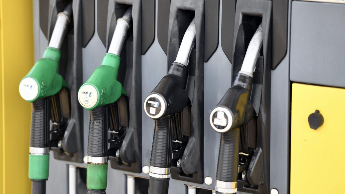 Bulgaria va alocă 300 de milioane de euro pentru a compensa creșterea prețurilor la combustibili