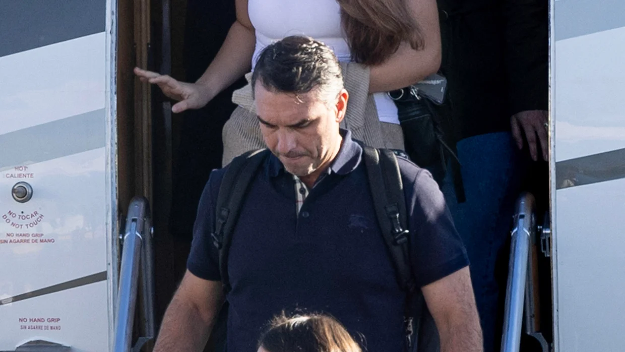 Flávio Bolsonaro a părăsit Brazilia cu un pașaport italian, în ciuda interdicției de călătorie impuse de Curtea Supremă