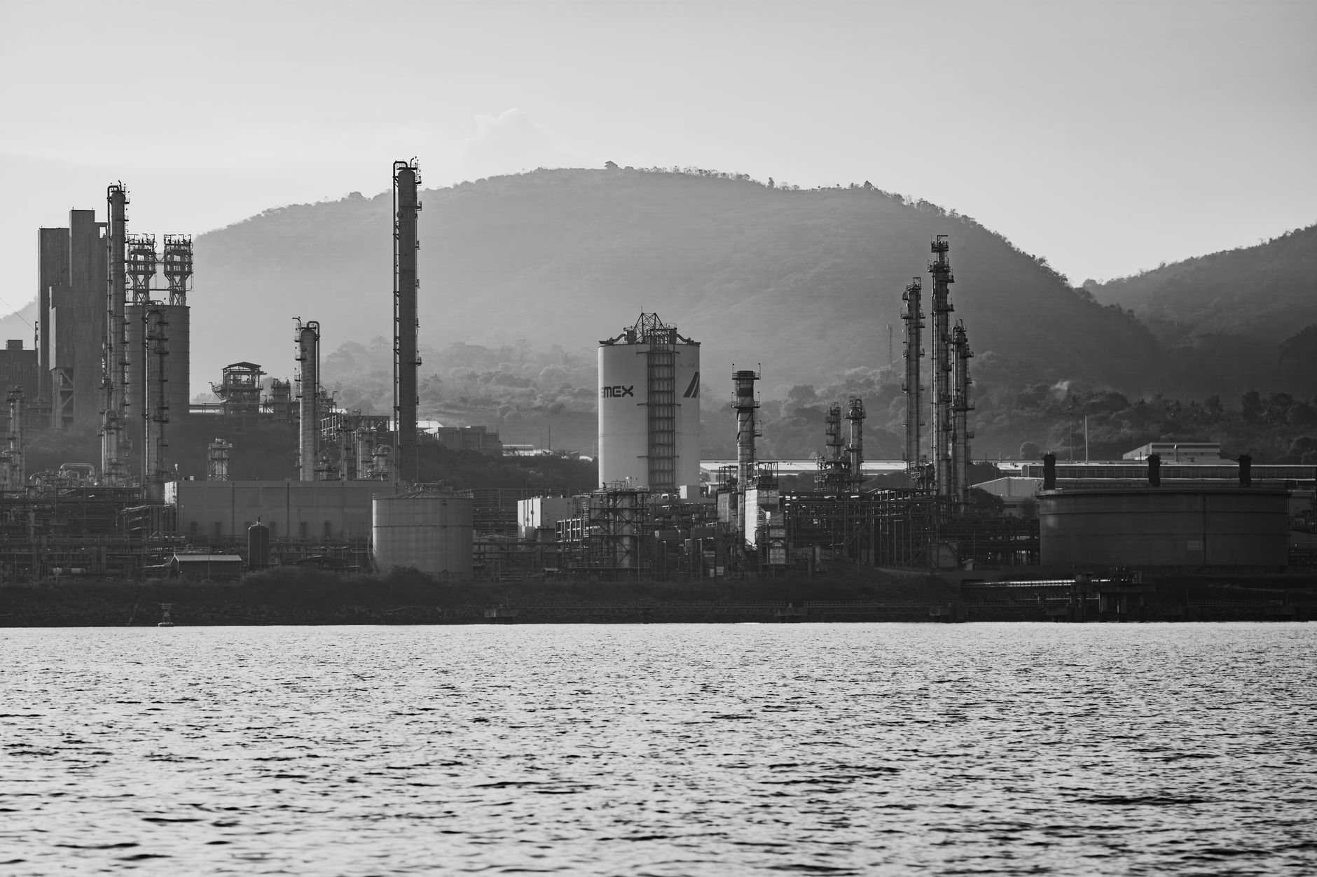 Comisia Europeană pregătește o foaie de parcurs pentru transformarea industriei de rafinare