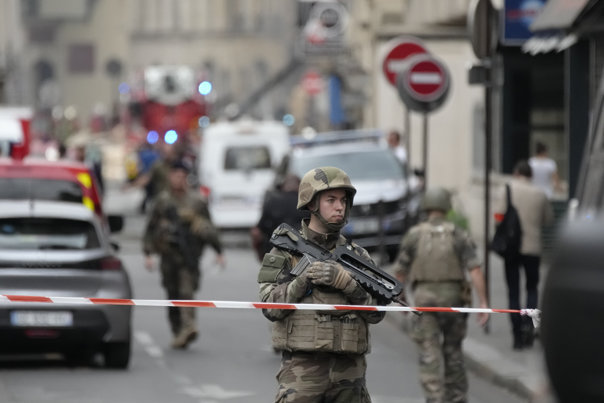 Guvernul francez va lansa un fond de ajutor pentru comercianții afectați de revolte