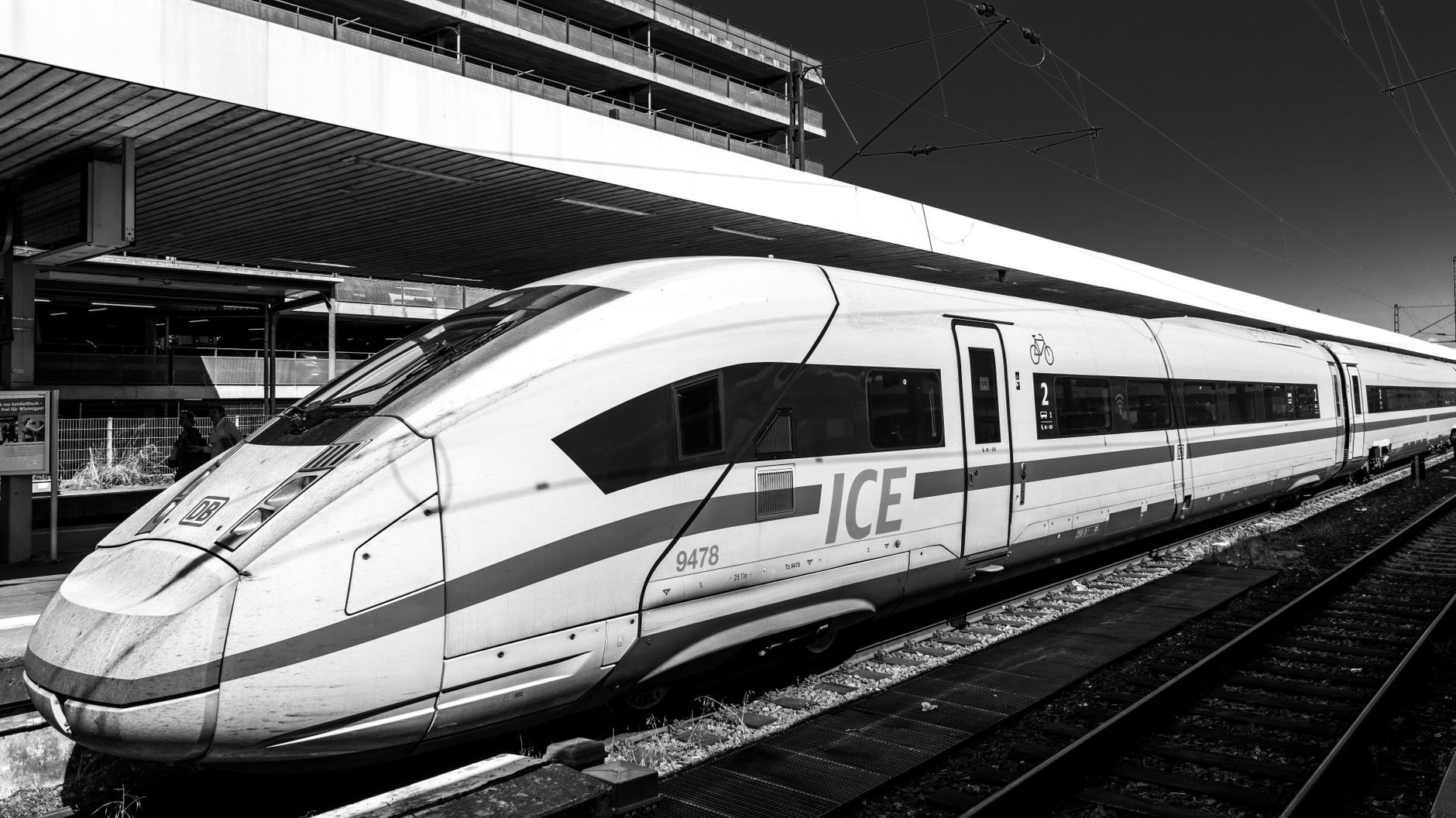 Tragedie feroviară în Spania: 68 de morți după ce un tren de mare viteză a lovit o garnitură blocată