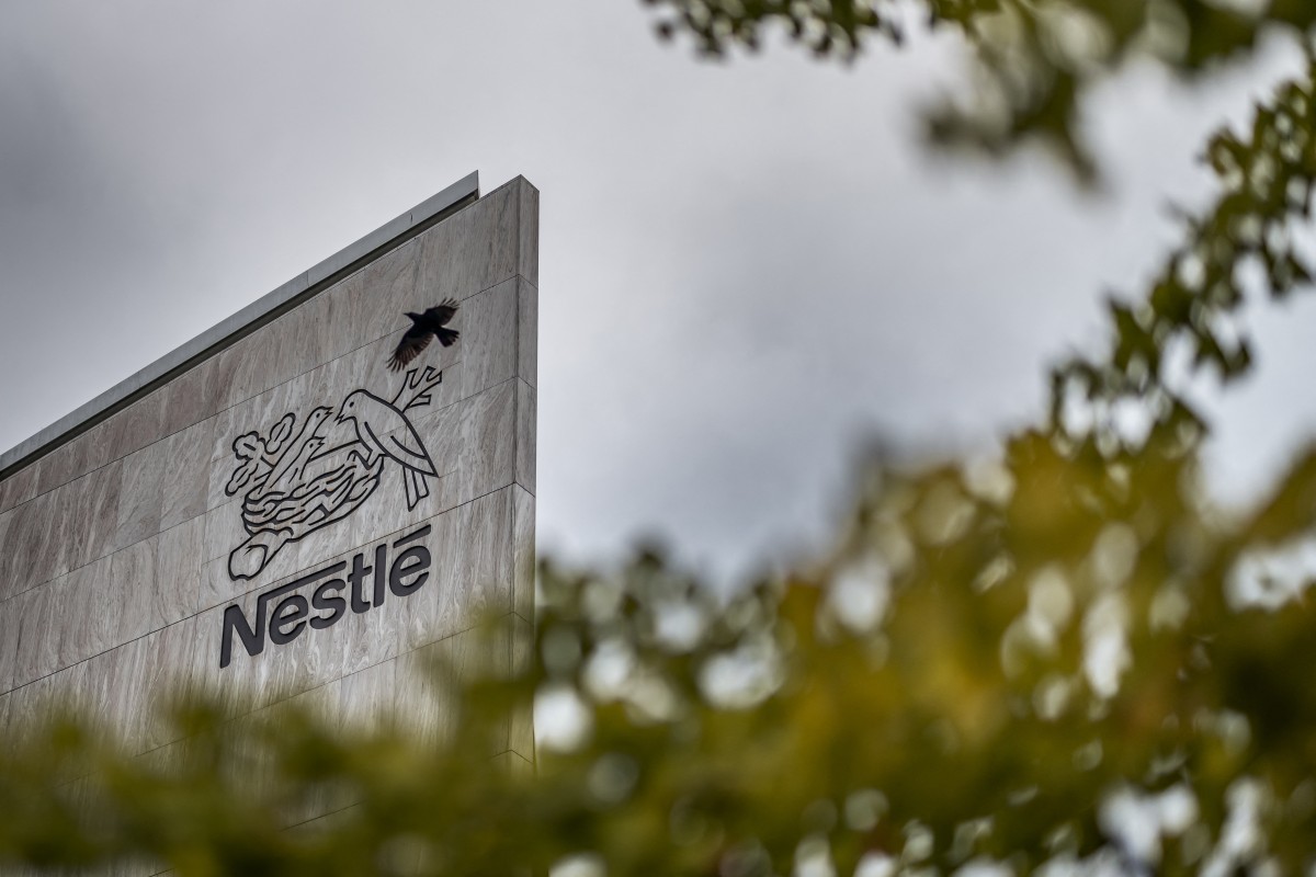Guvernul Elveției monitorizează preluarea forțată a afacerilor Nestlé de către autoritățile ruse