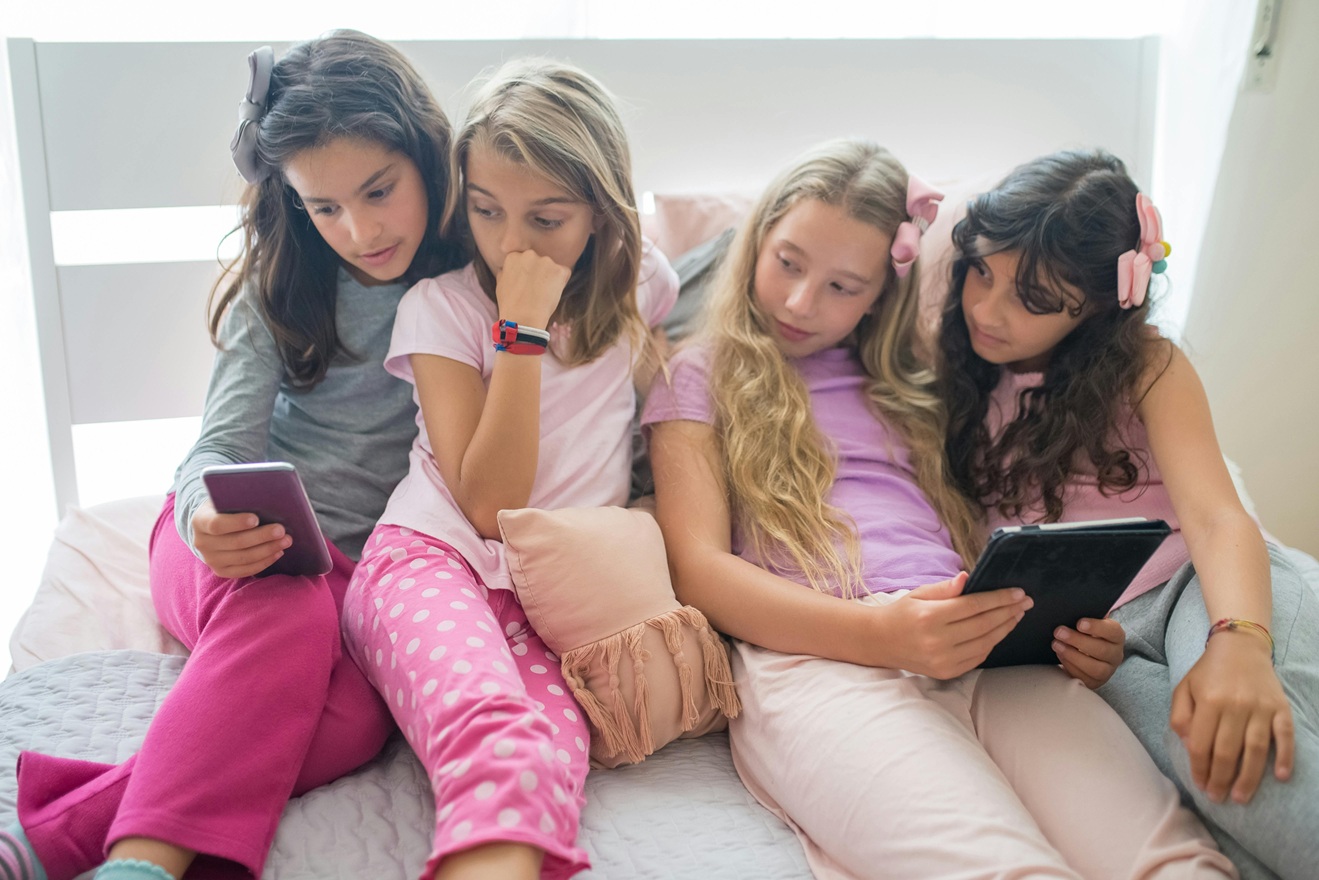 Proiectul „Kids Act” al Comisiei Europene: Cum vor să combată dependența minorilor de rețelele sociale