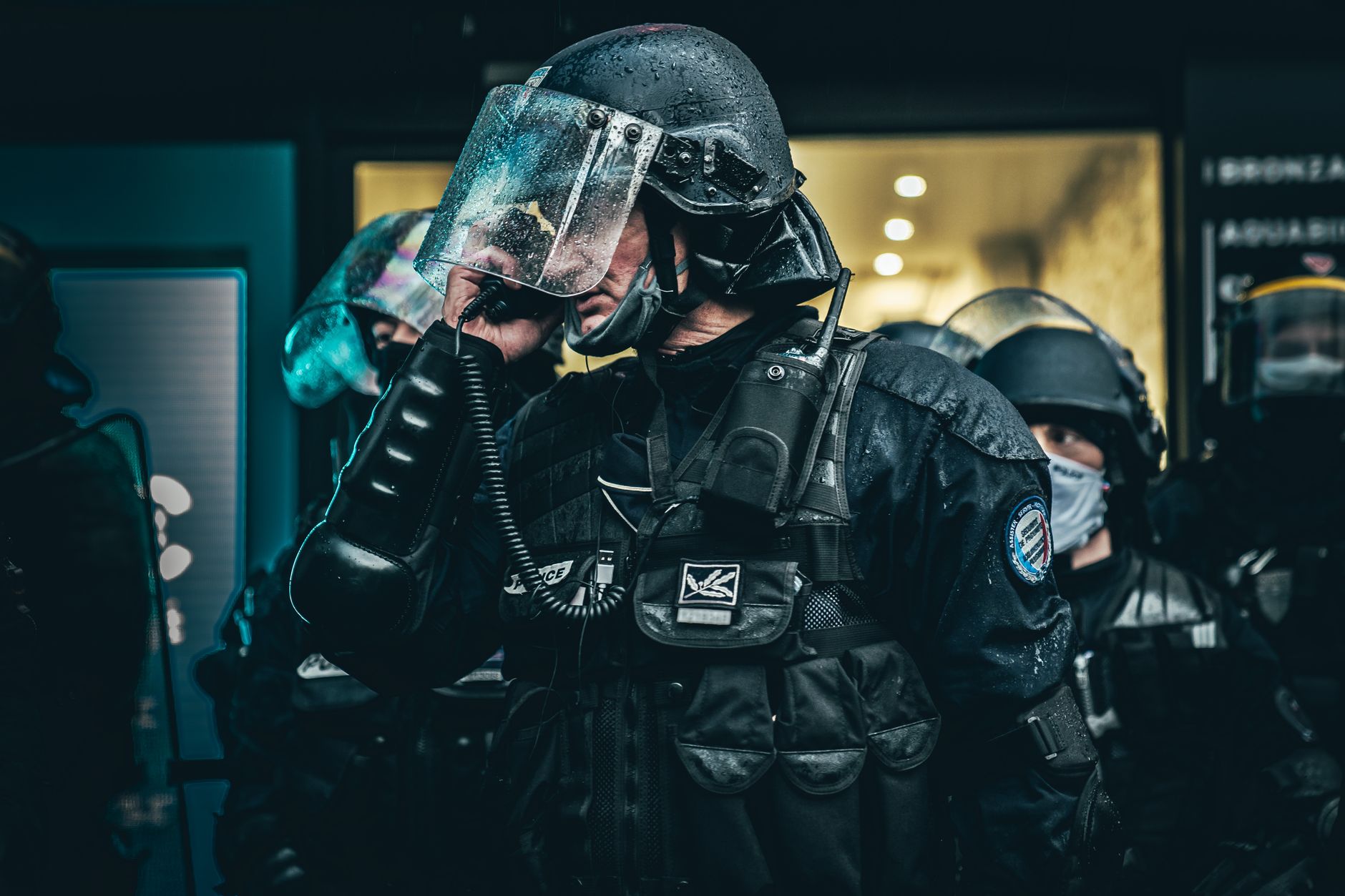 Criză politică majoră în Polonia: președintele Curții Constituționale suspendat și intervenție a poliției antirevolte