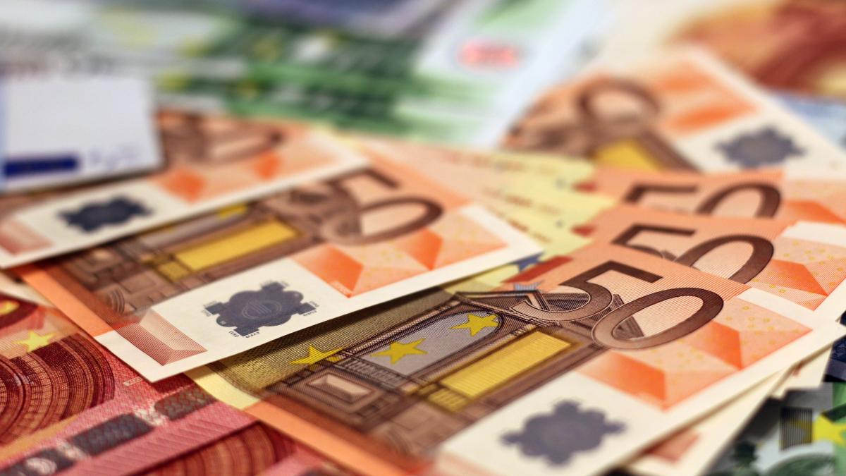 Datoria publică a Poloniei a atins un record de 505 miliarde de euro, depășind de două ori nivelul României