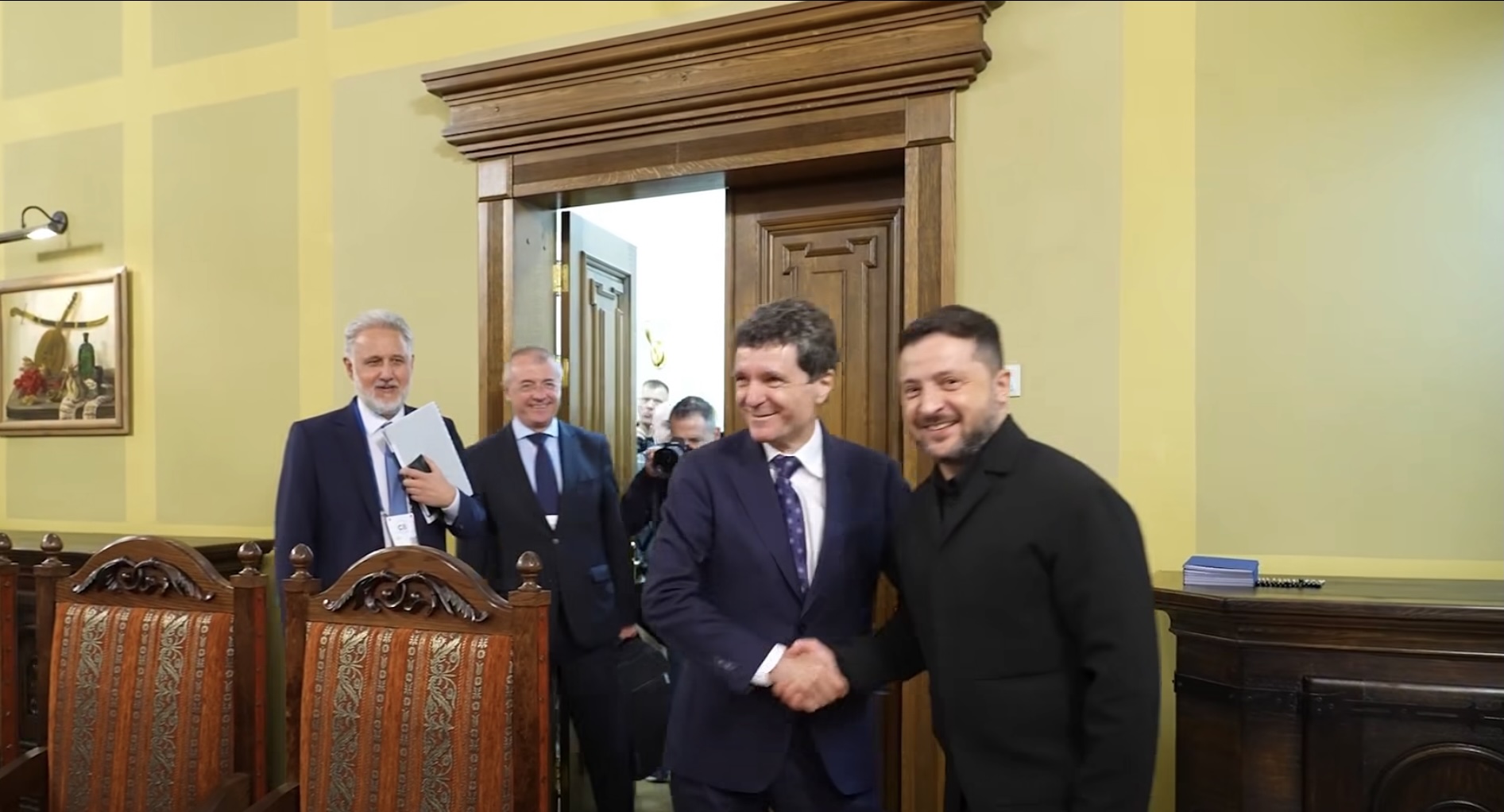 Zelenski discută cu Nicușor Dan despre securitatea regională și producția de drone