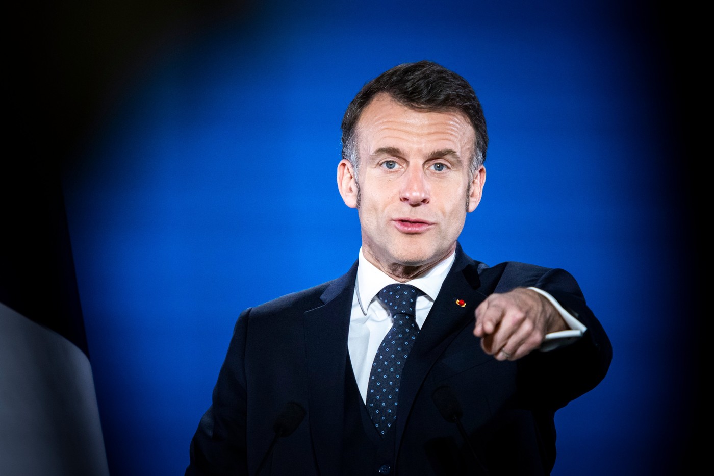Emmanuel Macron promite un răspuns la ofensiva de atacuri hibride ruse împotriva Europei