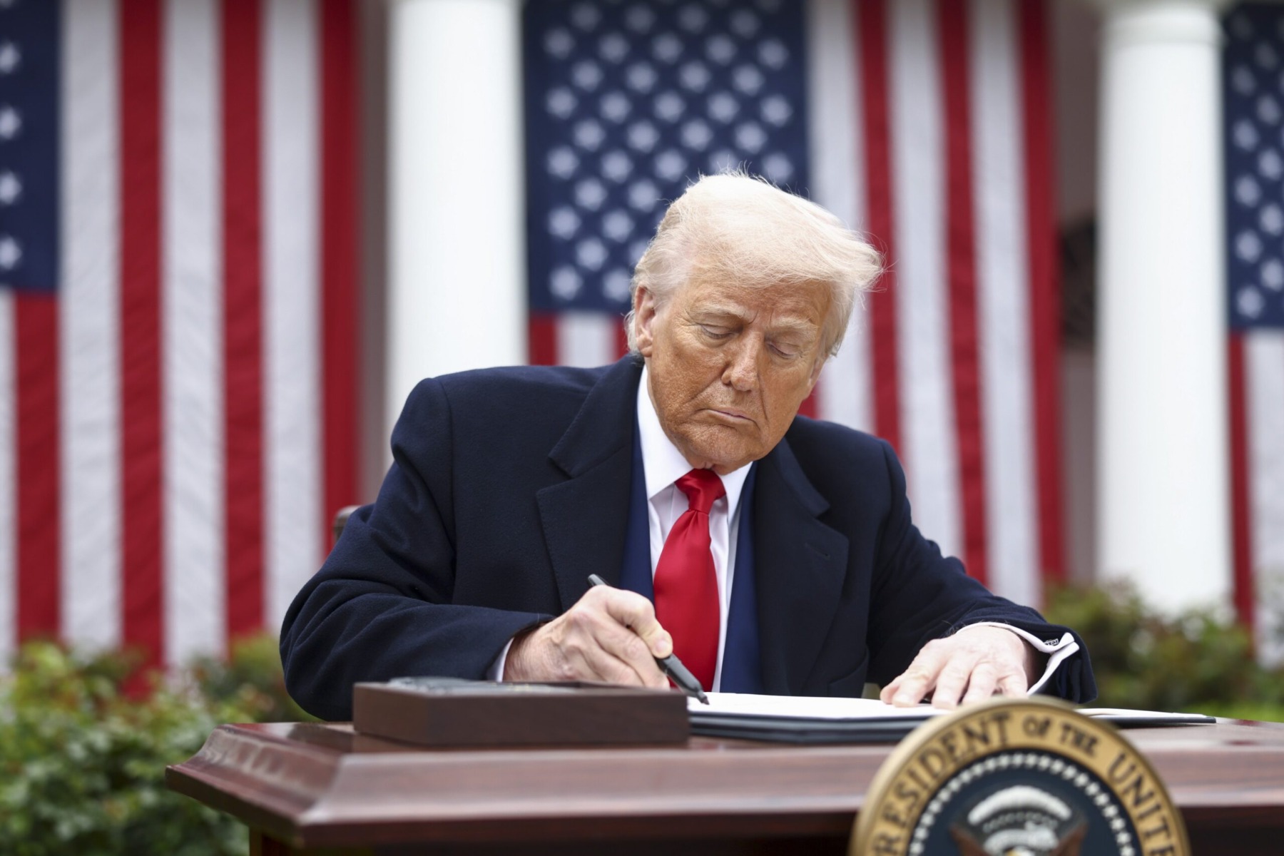 Donald Trump a promulgat noua lege de sancțiuni împotriva Rusiei, vizând sectorul energetic și flota fantomă