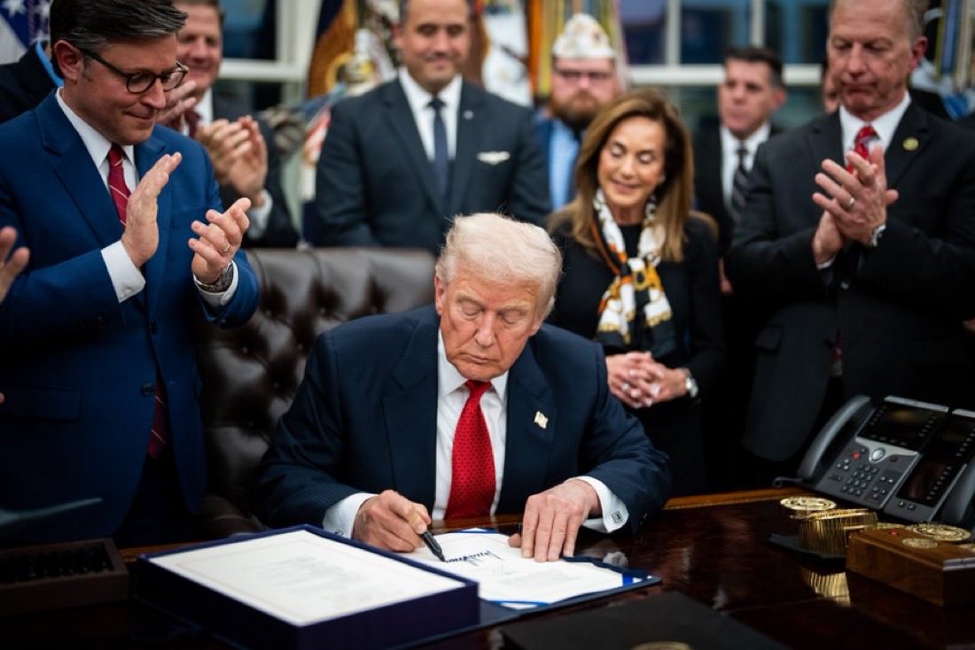 Donald Trump a semnat noua lege de sancțiuni împotriva Rusiei și Iranului: Tarife de până la 100%