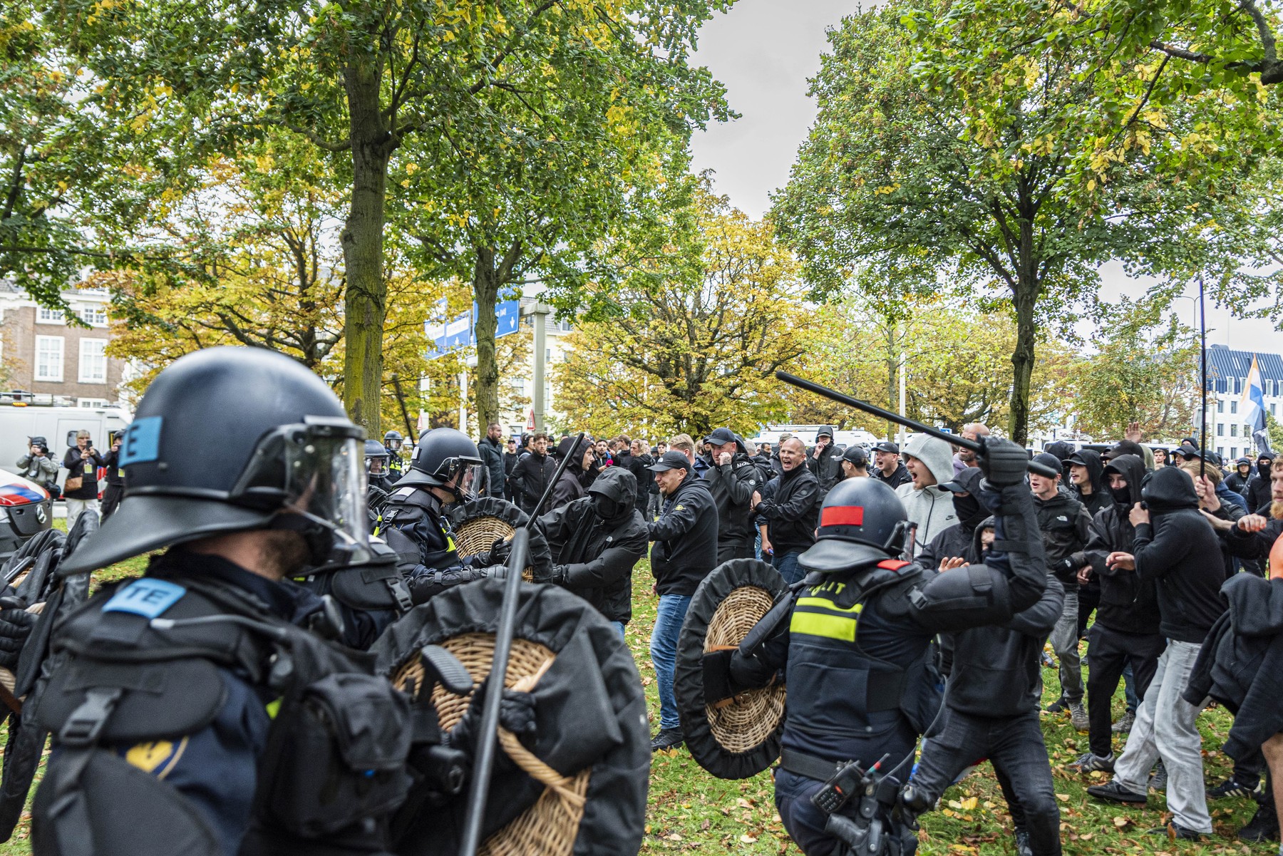 Violențe la Haga: Protestul extremei drepte împotriva imigrației a fost dispersat de poliție
