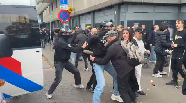 Violențe la Haga: Poliția olandeză a dispersat protestatarii de extremă dreapta