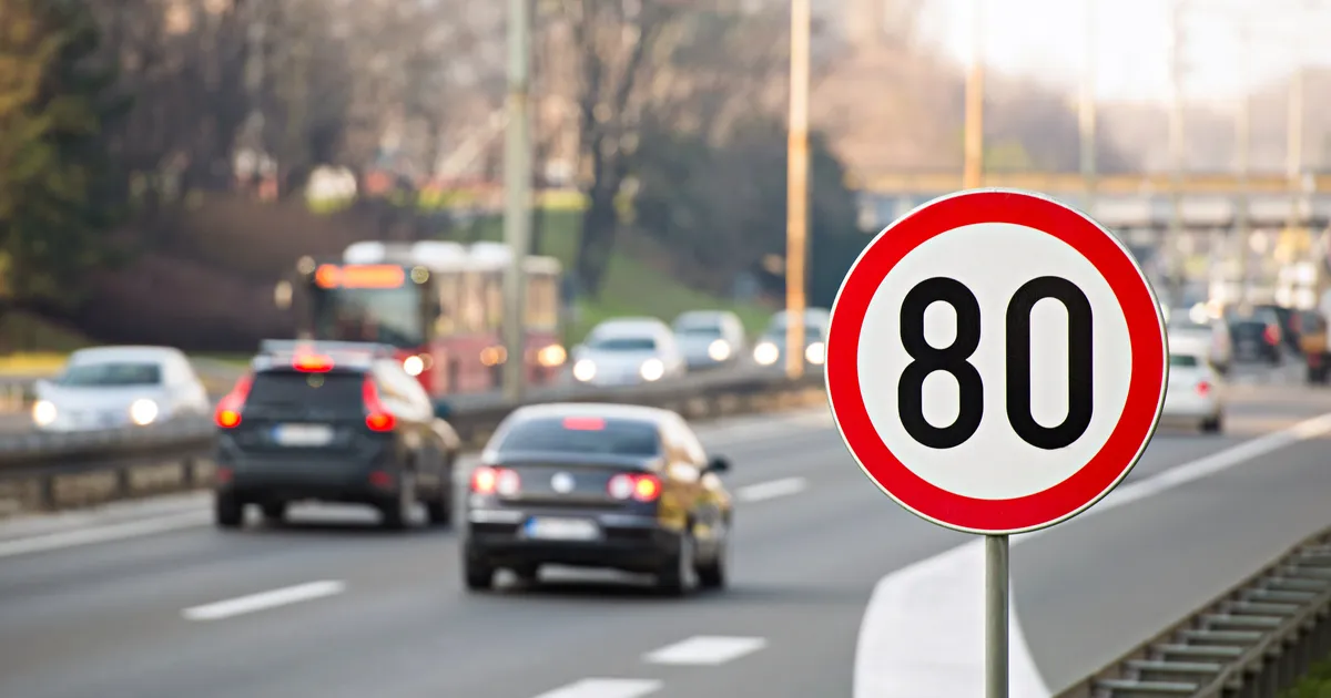 Uniunea Europeană studiază limitarea automată a puterii motoarelor pentru combaterea excesului de viteză