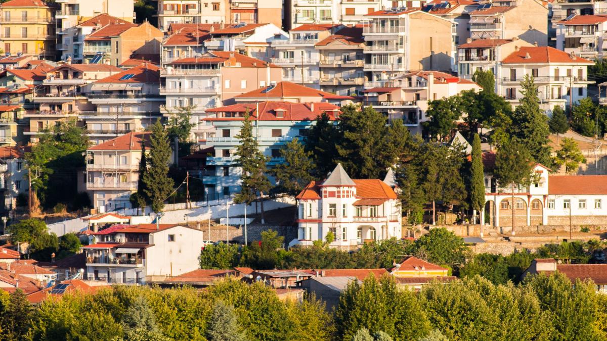 Grecia extinde programul de relocare: oferă 10.000 de euro pentru mutarea în zonele de frontieră
