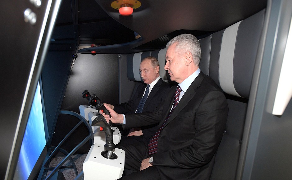 Atac masiv cu drone asupra Moscovei și regiunea sa: două persoane decedate și o rafinărie afectată