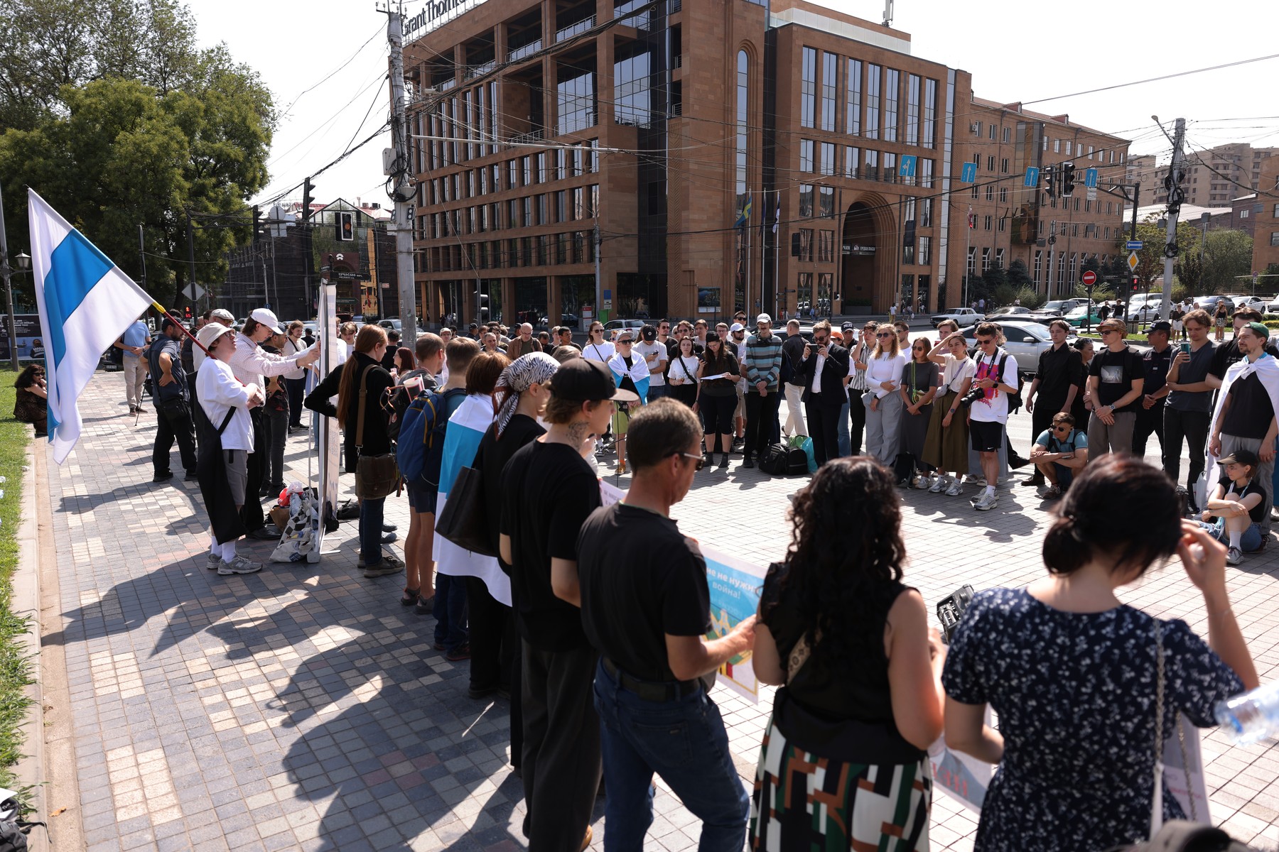 Rușii din exil participă la alegerile parlamentare din Rusia, între datorie morală și gest de protest