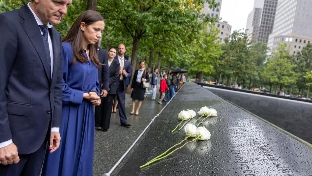 Nicușor Dan și Mirabela Grădinaru au depus flori la Memorialul 9/11 din New York