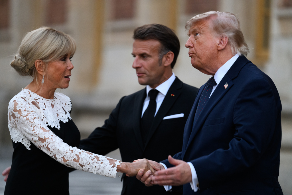 Emmanuel Macron și Mark Carney se întâlnesc în Saint-Pierre și Miquelon pentru consolidarea relațiilor franco-canadiene