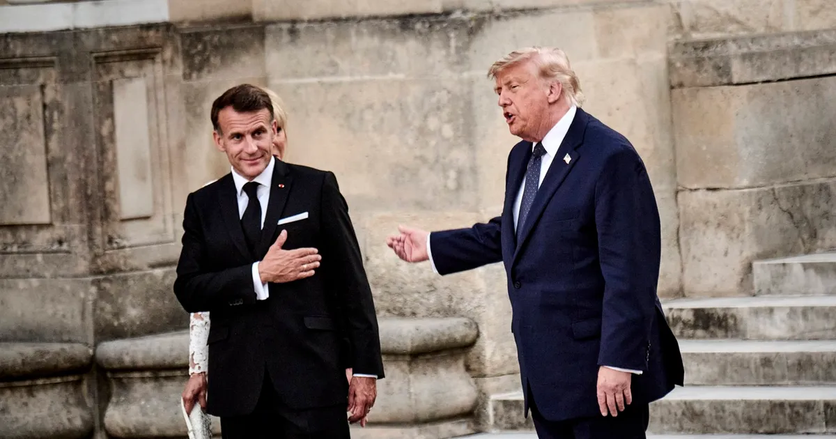 Emmanuel Macron răspunde lui Donald Trump după ce steagul SUA a acoperit un teritoriu francez pe o hartă