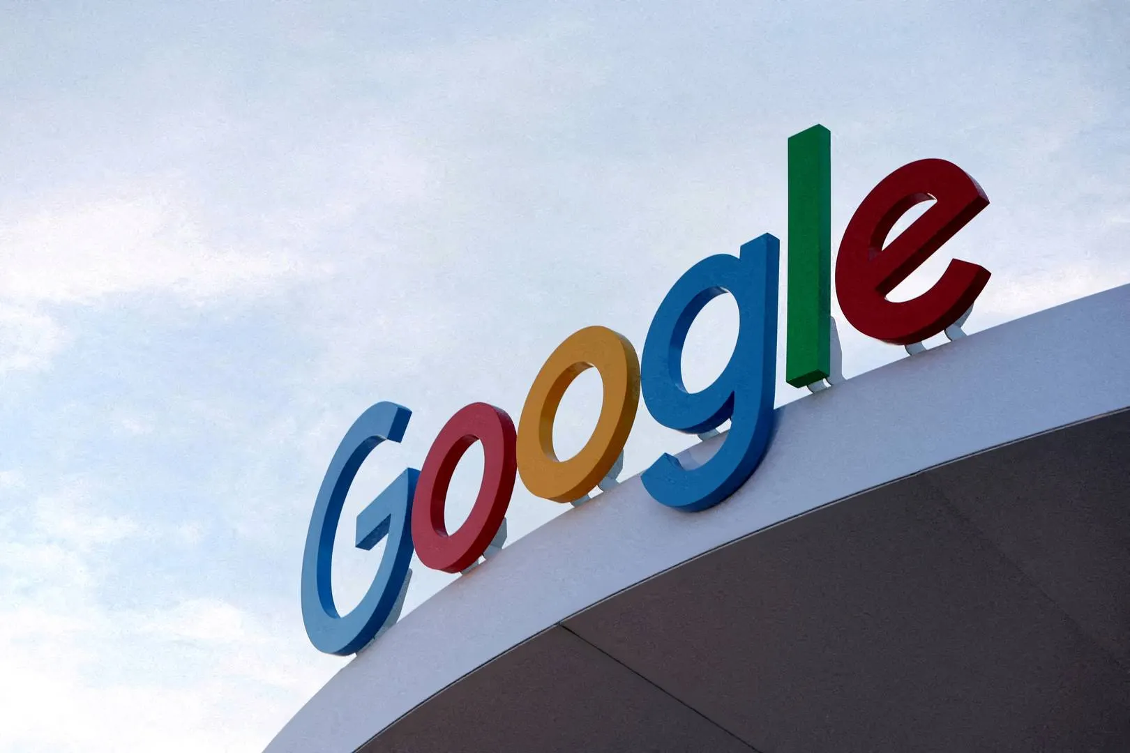 Google este amendată cu 403 milioane de euro pentru încălcarea regulilor privind datele de geolocalizare