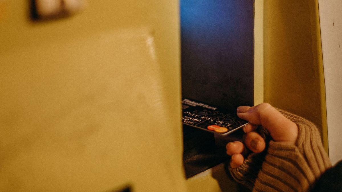 Grupări de români au fraudat sute de milioane de dolari din ajutoarele alimentare ale americanilor