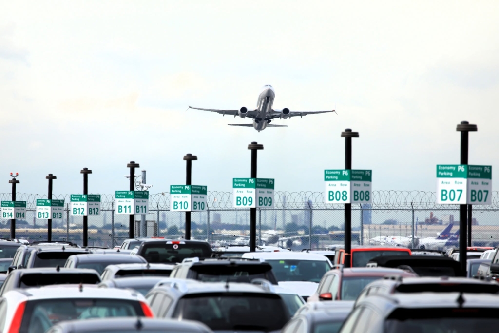 Haos în traficul aerian din SUA: sute de zboruri anulate după ruperea unei linii de fibră optică