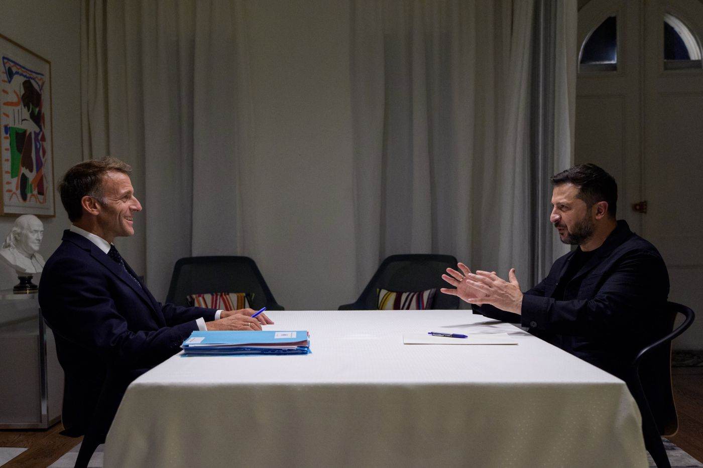 Zelenski și Macron au discutat la New York despre securitatea aeriană și sprijinul pentru iarna viitoare