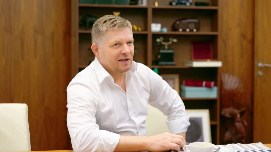 Robert Fico cere summit extraordinar al UE pentru combaterea creșterii prețurilor la carburanți