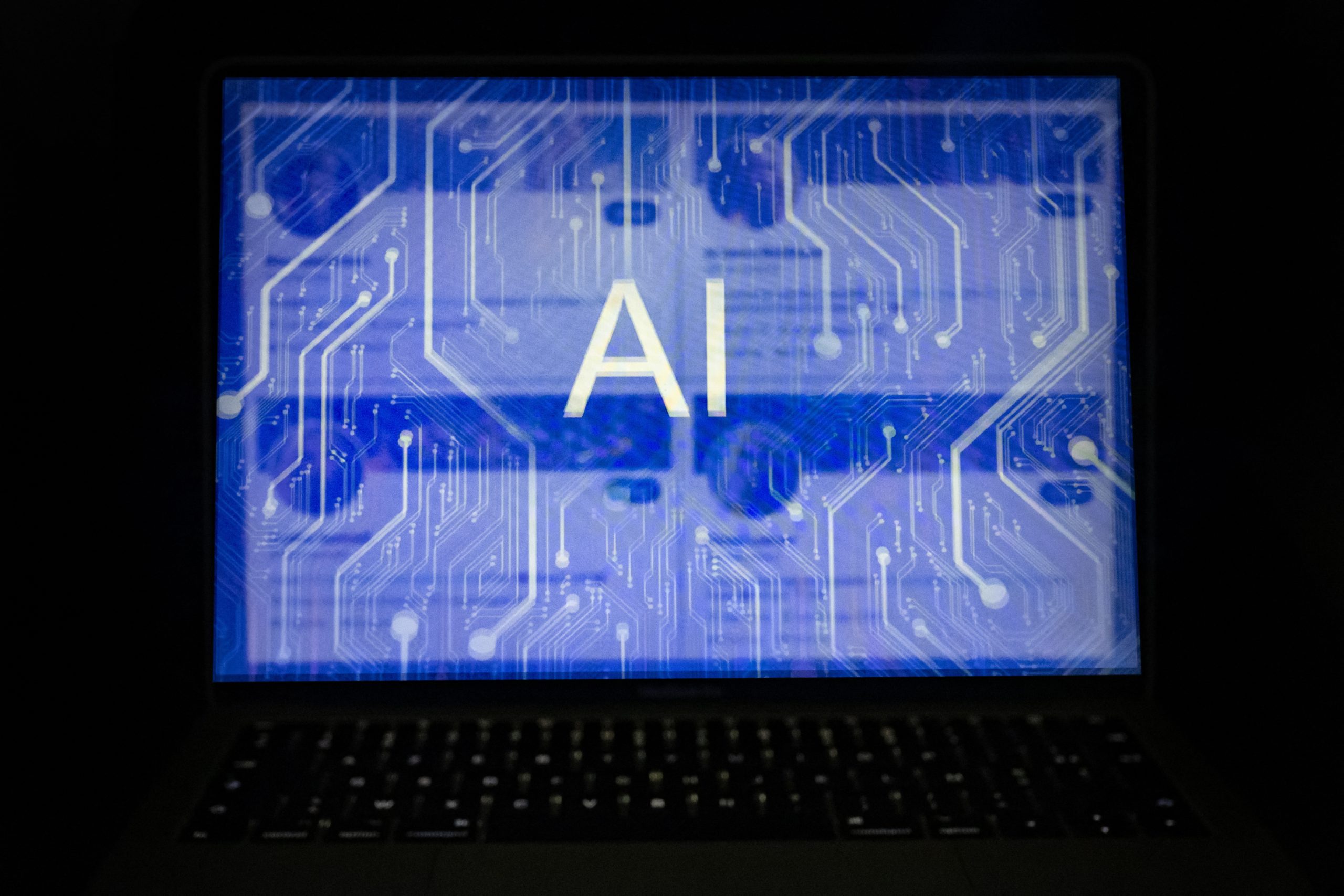Donald Trump susține că riscurile legate de inteligența artificială sunt exagerate de forțe negative